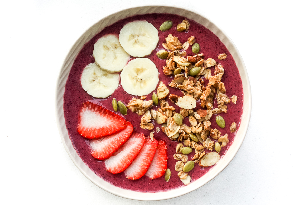 5 Minute Super Berry Smoothie Bowl | Aheadofthyme.com