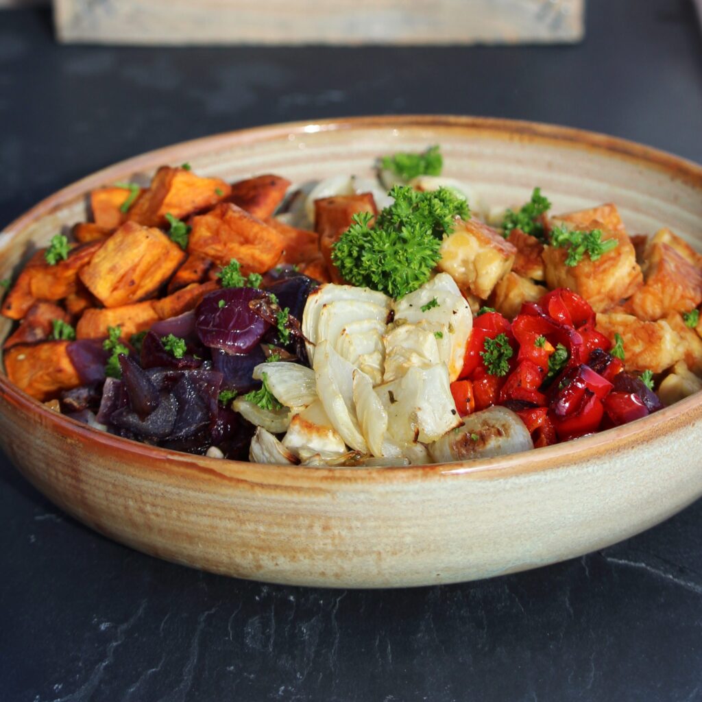 ROASTED VEGGIE & TEMPEH BOWL